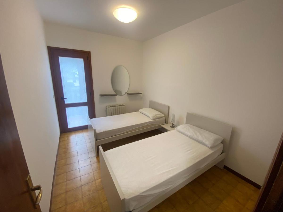 Cond Giardino Lägenhet Lignano Sabbiadoro Exteriör bild