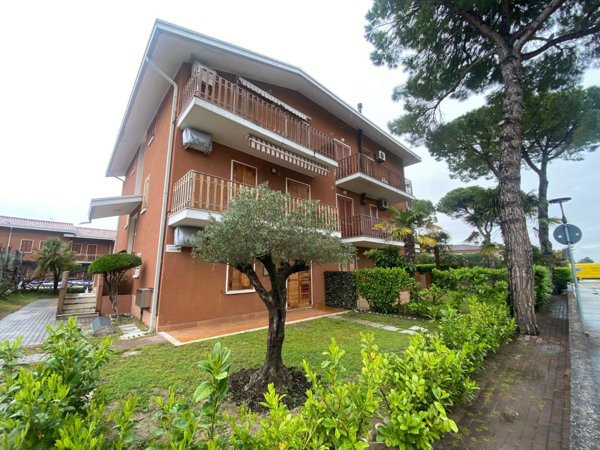 Cond Giardino Lägenhet Lignano Sabbiadoro Exteriör bild